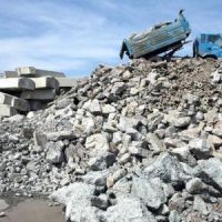 移動式破碎機(jī)建筑垃圾處理廢物再利用，需要政企共同努力解決